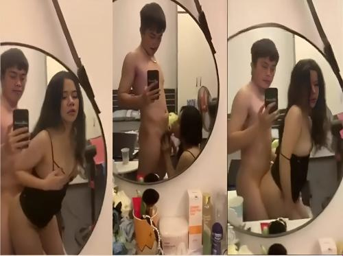 Kamu bilang kamu suka bercinta di depan cermin