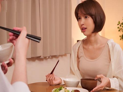 Menggantikan istri mudanya yang cantik setelah bertahun-tahun melakukan perjalanan bisnis